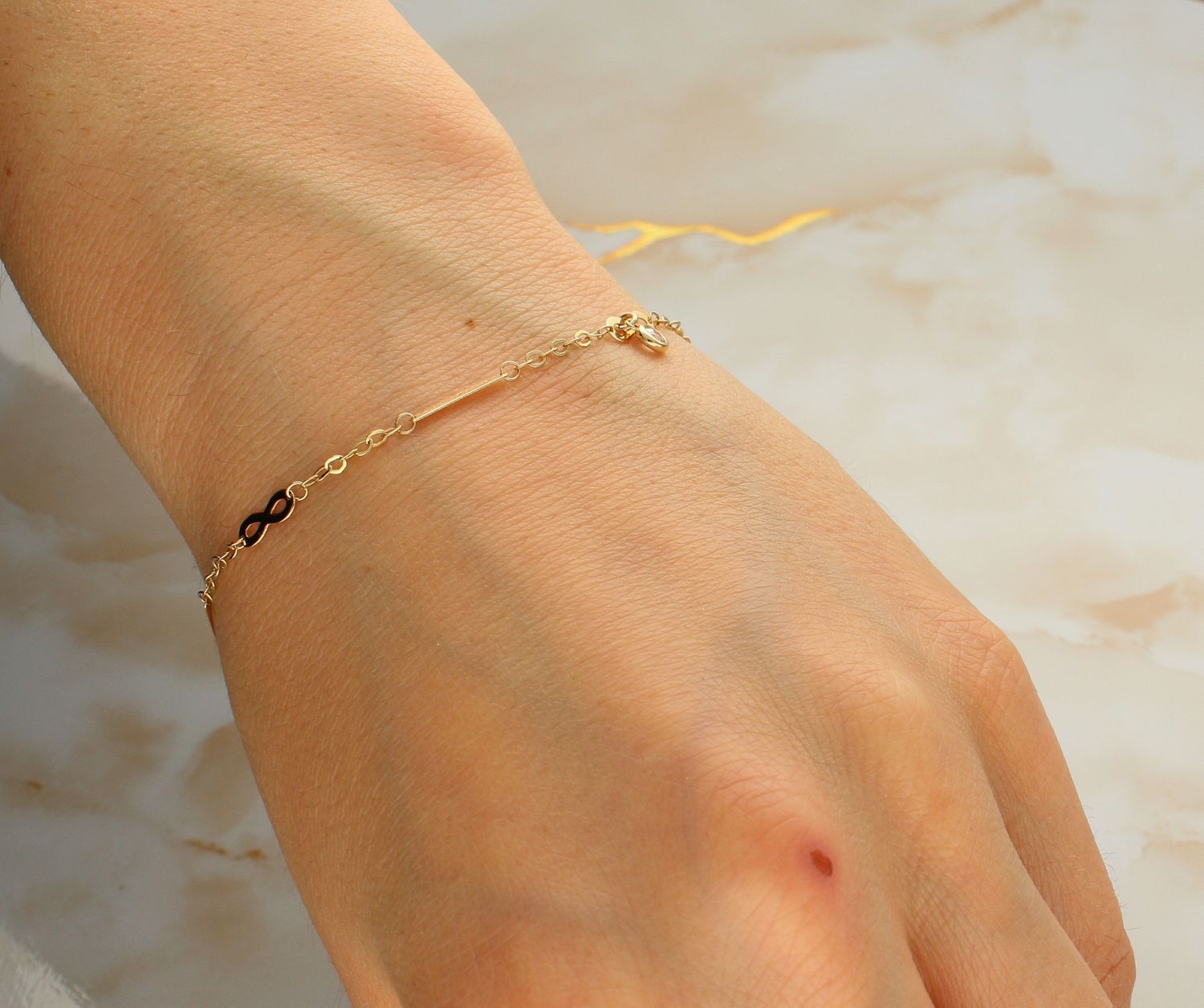 Złota bransoletka 585 celebrytka ze znakiem nieskończoności BR 6632. Bransoletka damska złota. Złota bransoletka z ze znakiem nieskończoności. Złota bransoletka celebrytka. Złota bransoletka idealna do każd (1).jpg